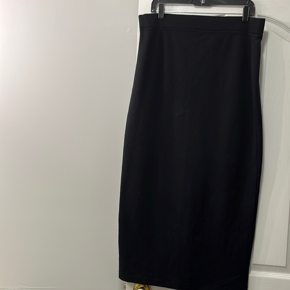 Motherhood Maternity black knit skirt
